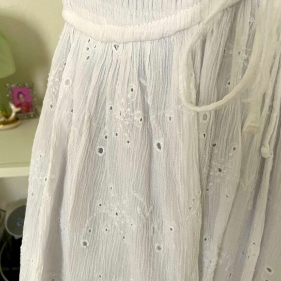 Hollister Size S White Eyelet Romper Boho Resort Vacation Spring Summer Beach - Picture 5 of 6